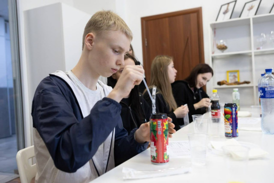 Студенты Колледжа РОСБИОТЕХ провели мастер-класс «Вкус лета в бокале»