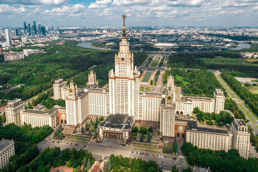 Гранты «Спецкурс» 2019 года для разработки новых и обновленных спецкурсов по физике на физическом факультете МГУ имени М.В. Ломоносова Гранты «Спецкурс» 2019 года для разработки новых и обновленных спецкурсов по физике на физическом факультете МГУ имени М.В. Ломоносова