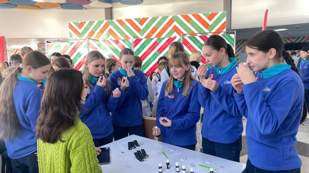 Преподаватели РОСБИОТЕХа провели мастер-класс по флейвористике на образовательной смене в МДЦ «Артек» 